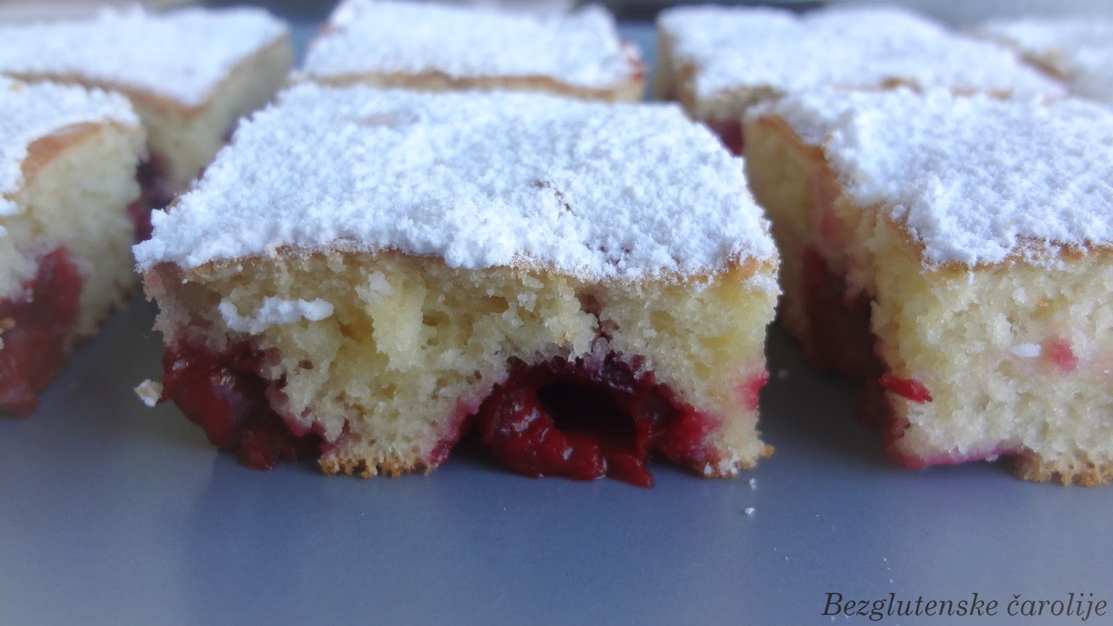 Bezglutenski kolač sa višnjama ili malinama