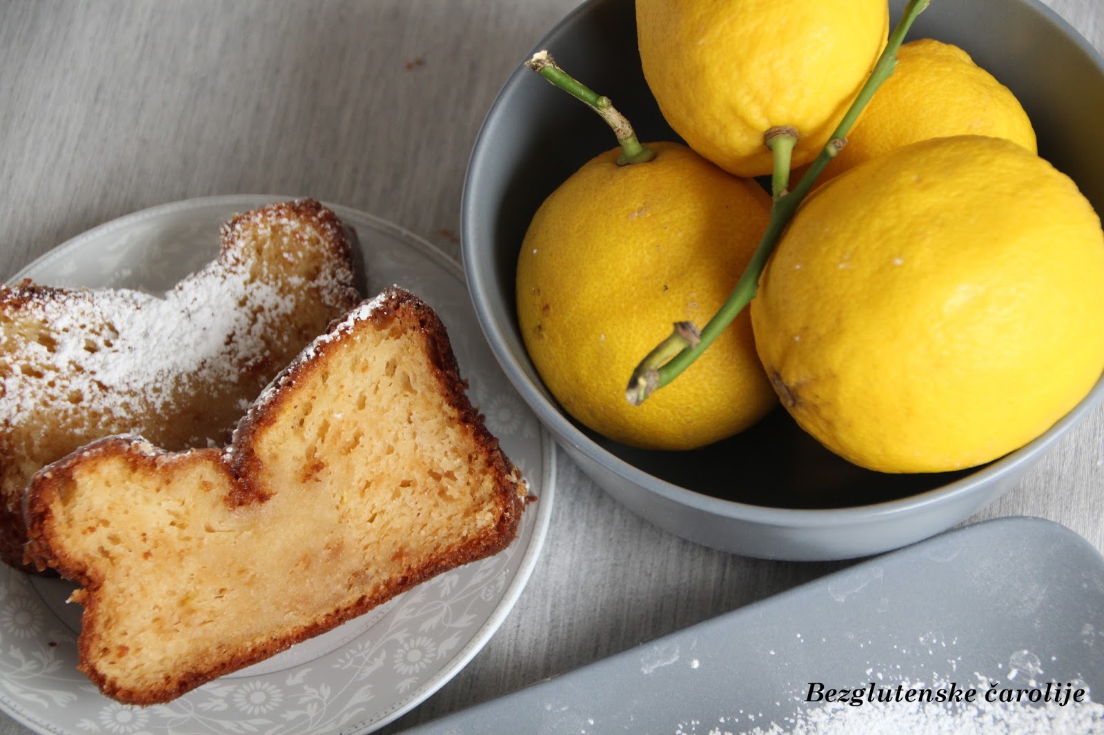 Bezglutenski sočni kolač od limuna