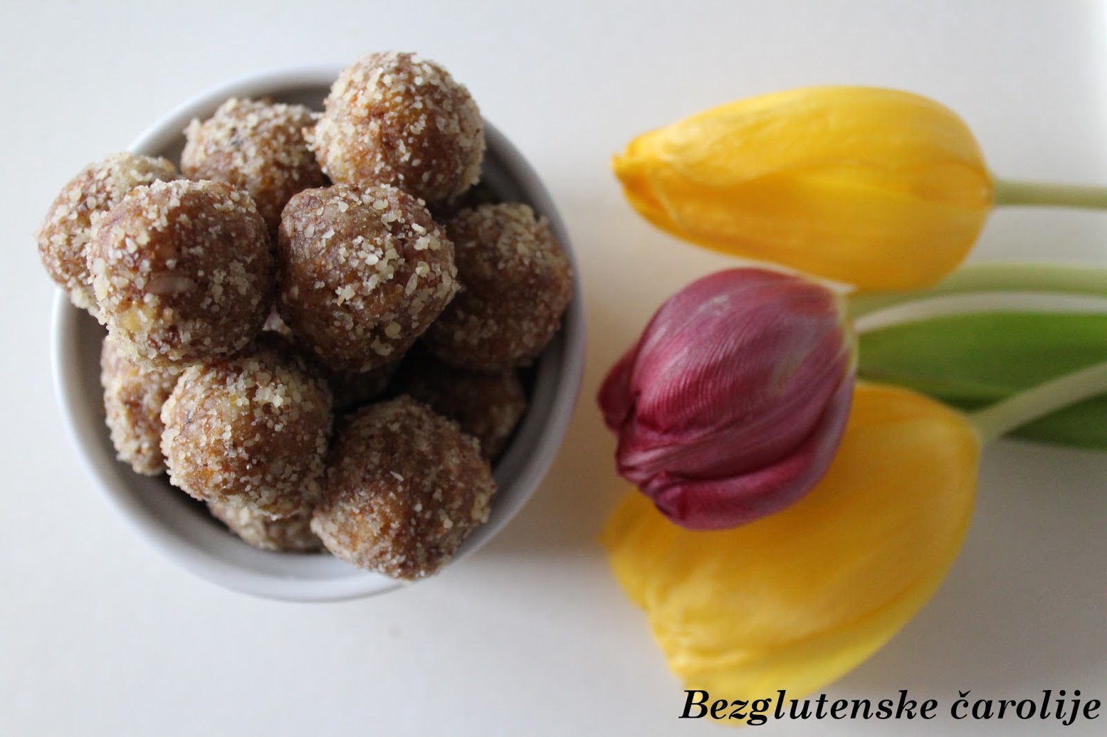 Bezglutenske kuglice sa suvim kajsijama