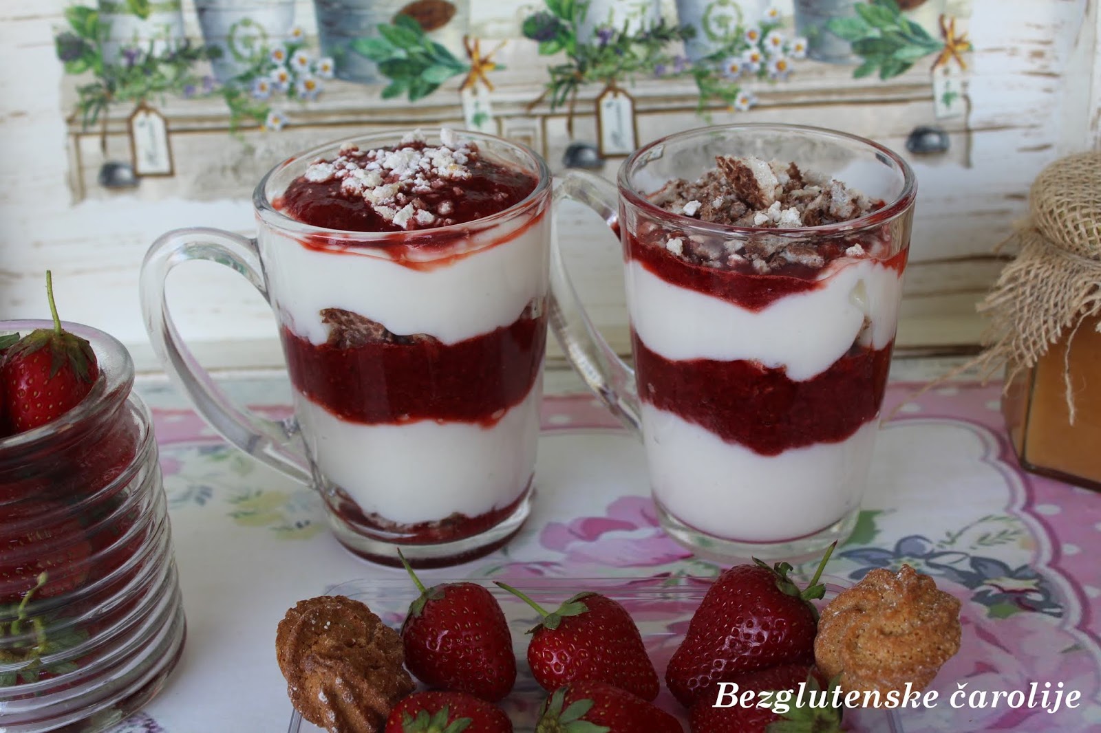 Poslastica od jagoda i pirinčanog griza bez glutena