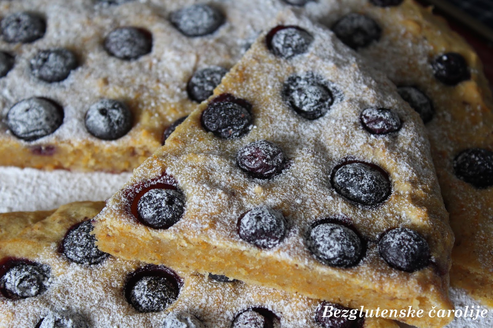 Kolač sa šargarepom i borovnicama bez glutena i jaja
